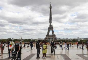 En París, desalojan la Torre Eiffel por amenaza de bomba; alerta era falsa