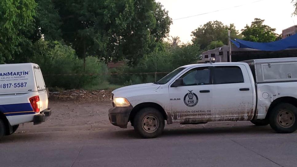 Localizan sin vida a indigente en predio baldío en Los Mochis