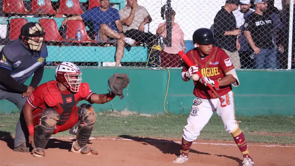 La serie final entre Abarroteros y Pascoleros está empatada. FOTO: Martín Ruiz.
