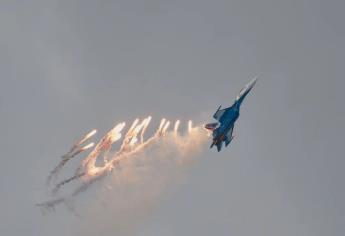 Un jet explota y se estrella contra unos departamentos en Michigan | VIDEO