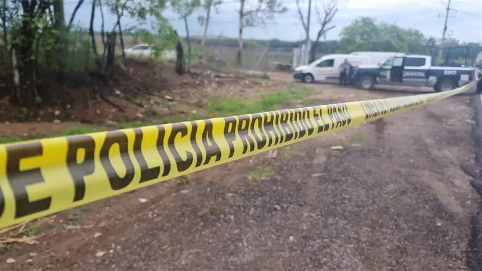 Las autoridades acordonaron el lugar del hallazgo. FOTO: Luis Ramírez.