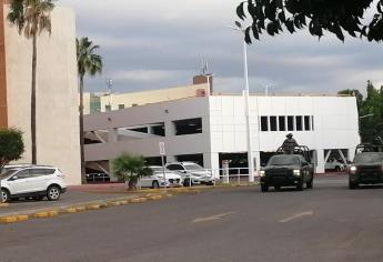 Localizan bolsa de dama con una pistola en una plaza del Tres Ríos, en Culiacán