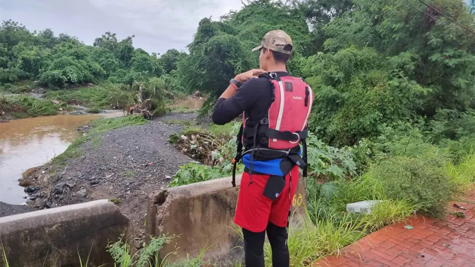 Buscan a hombre y camioneta arrastrados por el canal de Chulavista en Culiacán
