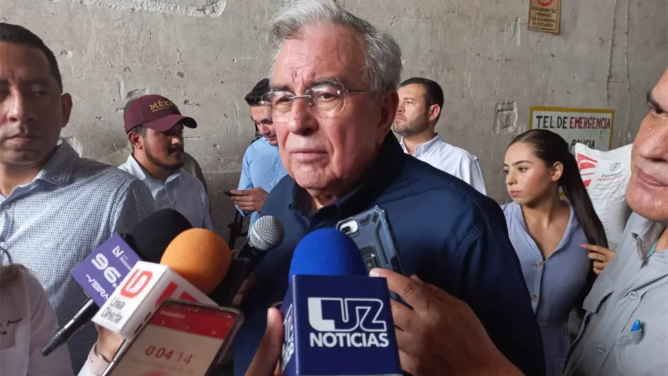 Rubén Rocha Moya atendiendo a los medios de comunicación. FOTO: Luz Noticias
