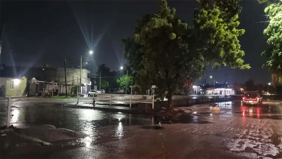 Las fuertes lluvias han provocado que varios canales de la ciudad se desborden. FOTO: Luz Noticias