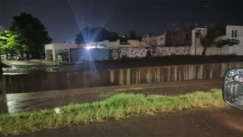 El reporte de la persona arrastrada por el canal se dio durante la madrugada de este viernes. FOTO: Luz Noticias