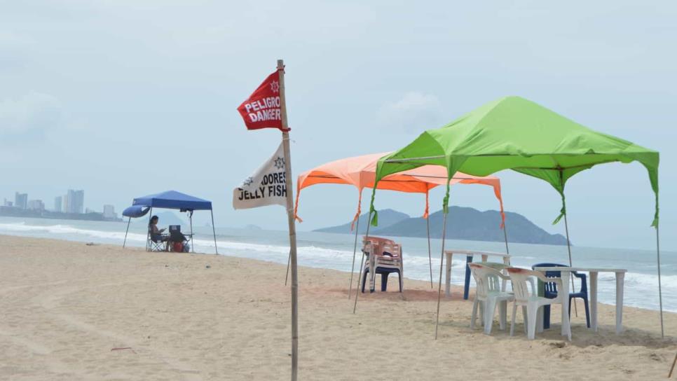 Cierran playas de Mazatlán por alto oleaje provocado por «Hilary»