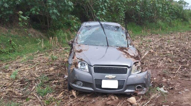 Hombre termina lesionado al volcar en la carretera a Las Glorias 