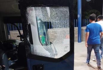 Alertan por banda de asaltantes en la México 15, armados roban pertenencias a pasajeros de un autobús