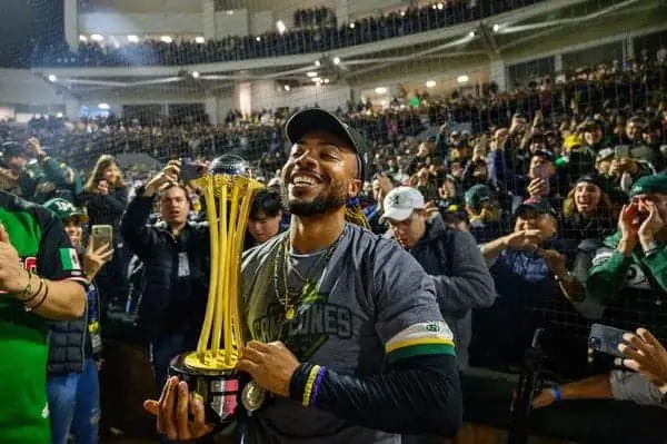 Justin Dean llega a los Dodgers y la afición de Cañeros celebra