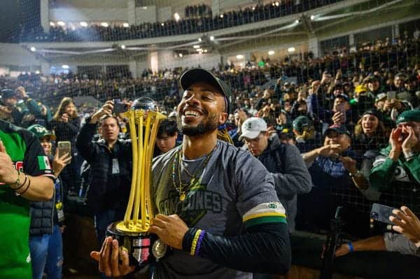 Justin Dean llega a los Dodgers y la afición de Cañeros celebra