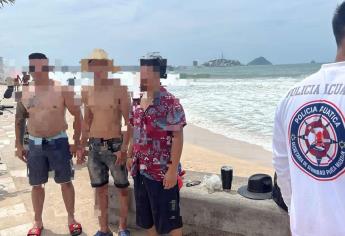 Policía Acuática, sin tolerancia a bañistas: retiran a ocho personas por distintas faltas cometidas en las playas de Mazatlán