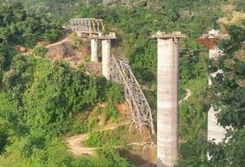 Se derrumba puente ferroviario en la India; reportan al menos 26 muertes | VIDEO