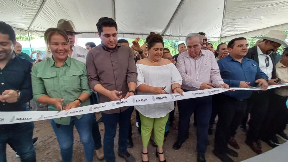 Gobernador y alcalde de Culiacán inauguran pavimentación de calles en Costa Rica y El Salado