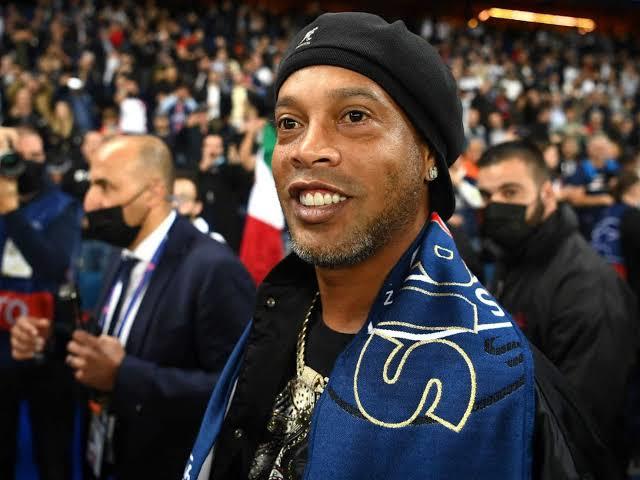 Ronaldinho ya es buscado por la policía: No se presentó a declarar tras ser acusado de fraude
