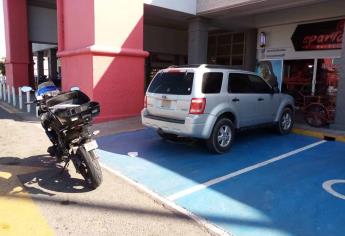 ¿Sabes cuánto debes pagar de multa por estacionarte en un espacio para discapacitados?