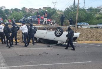 Bebé de nueve meses y su mamá resultan heridos en volcadura en Culiacán