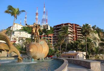 ¿Cuáles son los monumentos sobre el Malecón de Mazatlán?