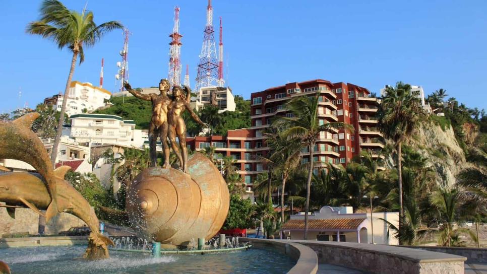 ¿Cuáles son los monumentos sobre el Malecón de Mazatlán?