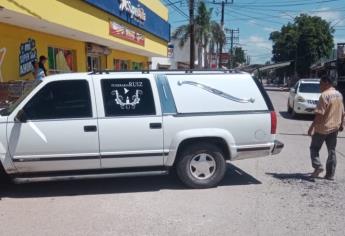 Motociclistas chocan contra carroza en San Blas, El Fuerte