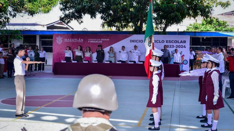 Arrancan las clases en Mazatlán con lunes cívico