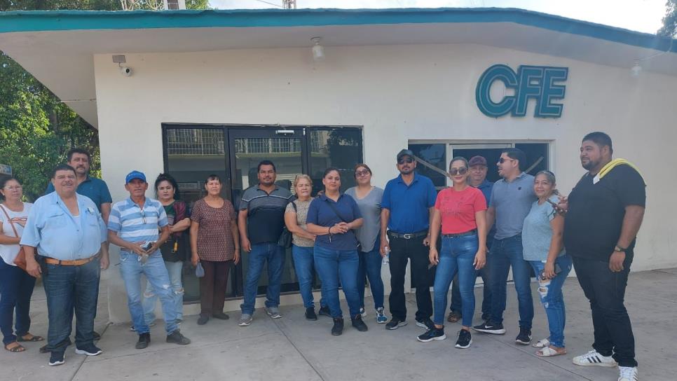 Vecinos de San Joaquín, Eldorado, toman las oficinas de CFE; tienen 4 días sin electricidad  