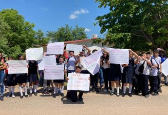 Alumnos toman secundaria en El Fuerte; está «abandonada», sin luz ni agua