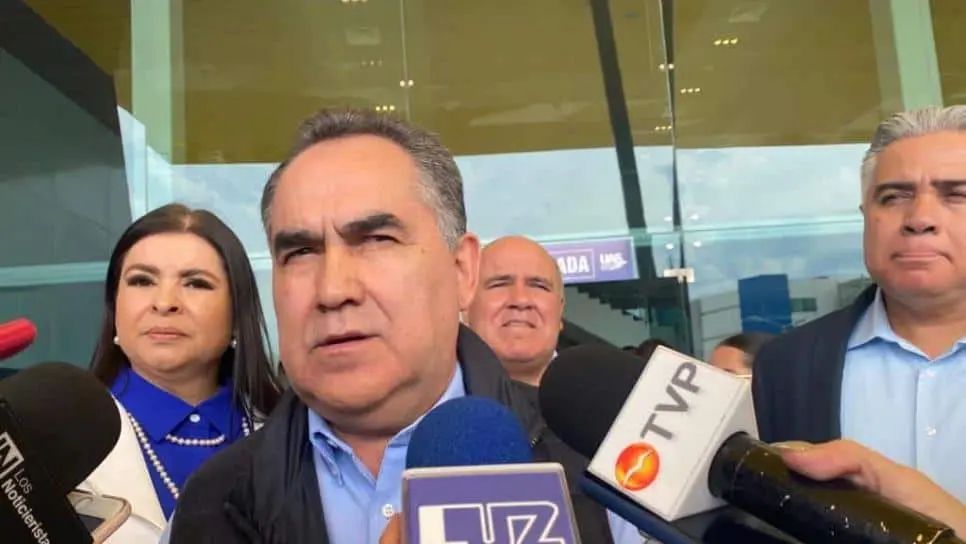 El Rector de la UAS saliendo de una audiencia. FOTO: Luz Noticias