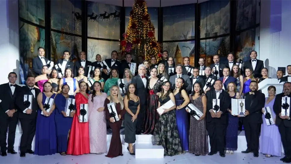 Pepe Gámez y Pueblo Bonito Emerald Bay ganan el Golden Crown Resort