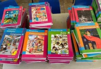 Padres de familia en Mazatlán ya hojearon libros de texto de la SEP, ¿qué opinaron?