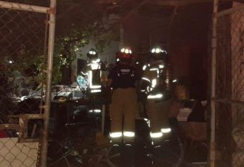 Explosión de gas deja casi en escombros una vivienda en Villas del Sol, en Mazatlán 