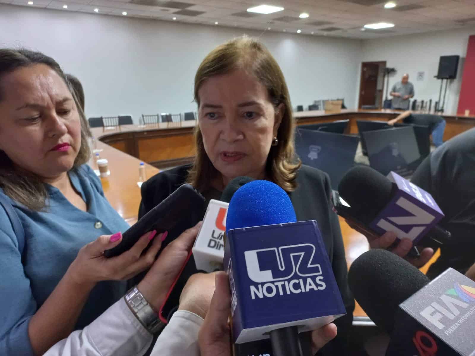 La Fiscal atendiendo a los medios de comunicación. FOTO: Luz Noticias