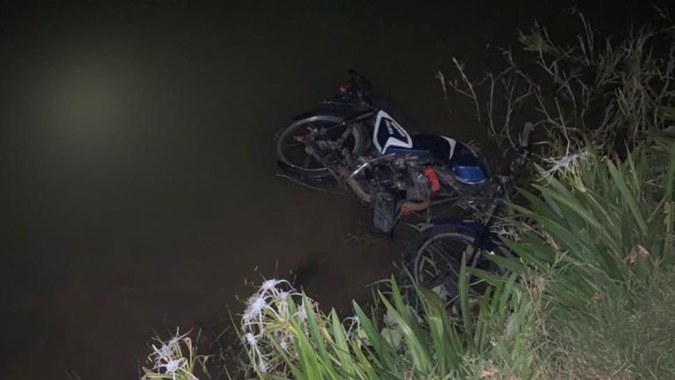 Motociclista cae al Canal Alto en Guasave y está desaparecido