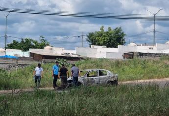 Vehículo se incendia por una falla mecánica en Culiacán