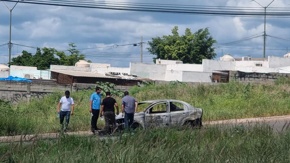 Vehículo se incendia por una falla mecánica en Culiacán