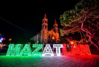 El Palacio de Mazatlán se ilumina con los colores patrios