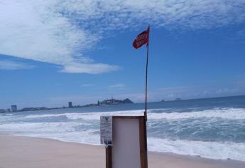 Mar de Fondo en Mazatlán obliga a bañistas a extremar precauciones