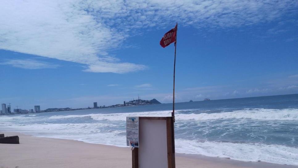 Mar de Fondo en Mazatlán obliga a bañistas a extremar precauciones