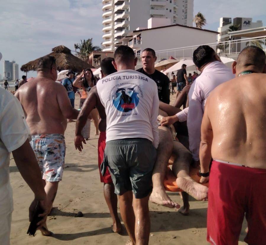 Salvan a turista de Aguascalientes de morir ahogado en playas de Mazatlán