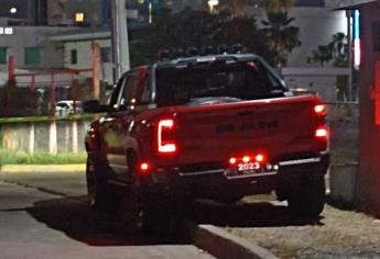 De carro a carro matan a un conductor de una camioneta de lujo en el Tres Ríos, Culiacán