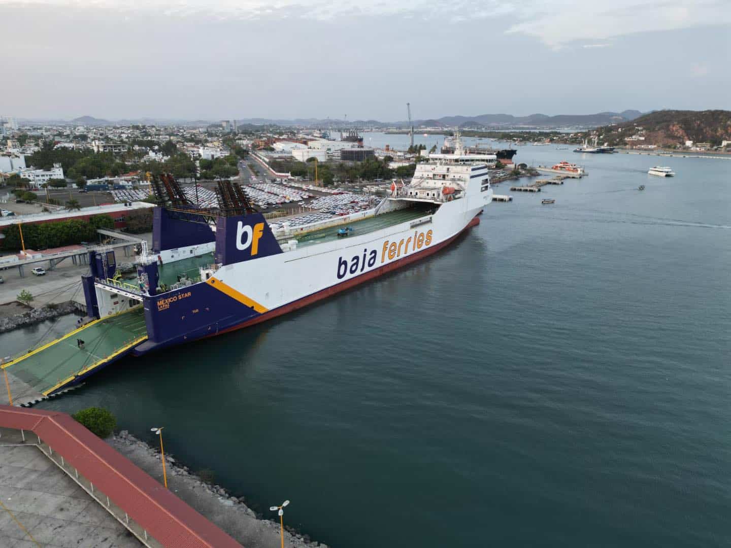 El México Star, de los buques que salen de Mazatlán a La Paz.