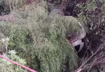 Vuelcan al llegar a Guasave, muere uno y dos más terminan lesionados