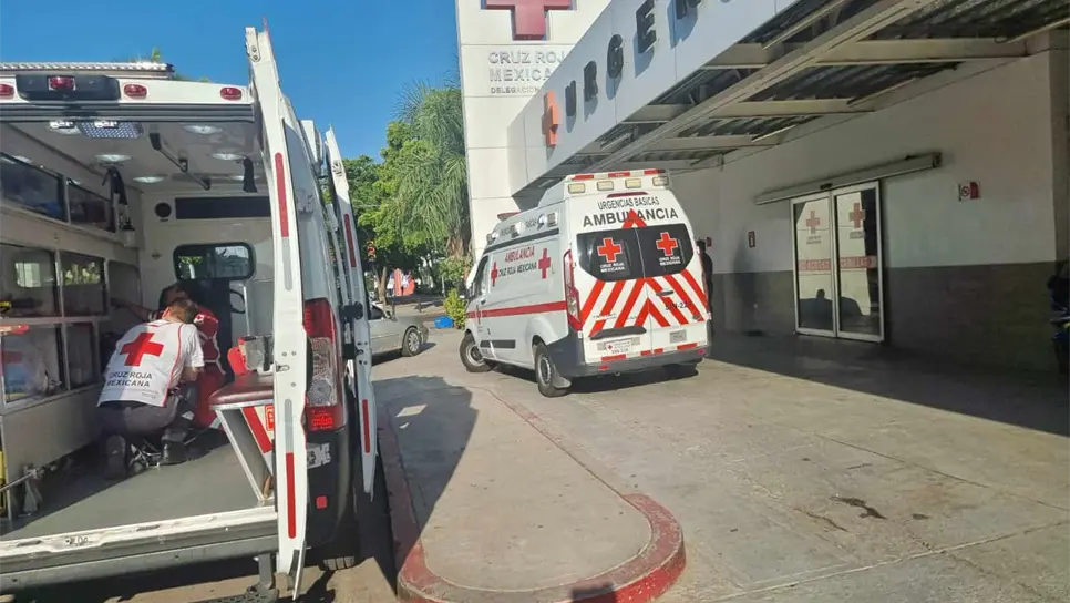 Elementos de Cruz Roja auxiliaron a los heridos.