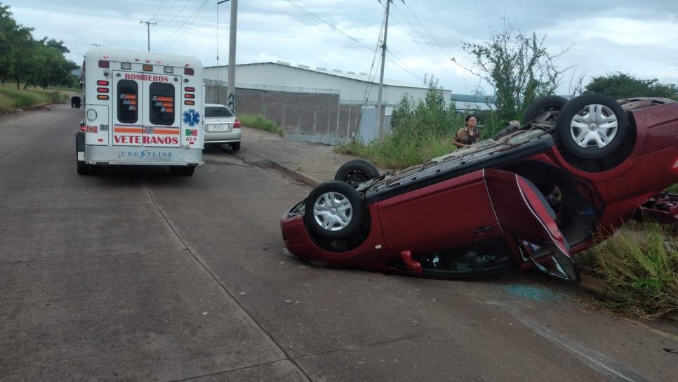 Volcadura deja a un menor herido en Mazatlán