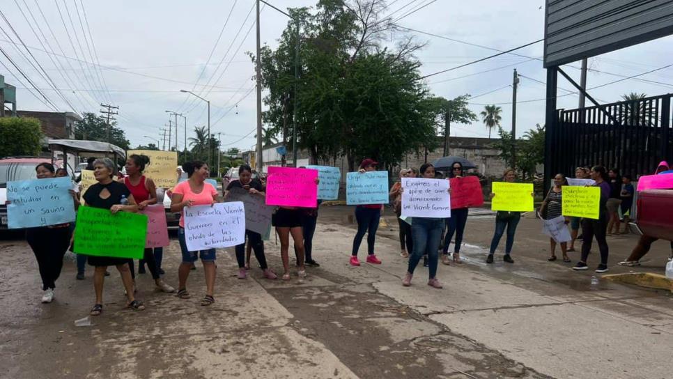 Padres de familia exigen cambio de cableado en Primaria Vicente Guerrero, de Mazatlán