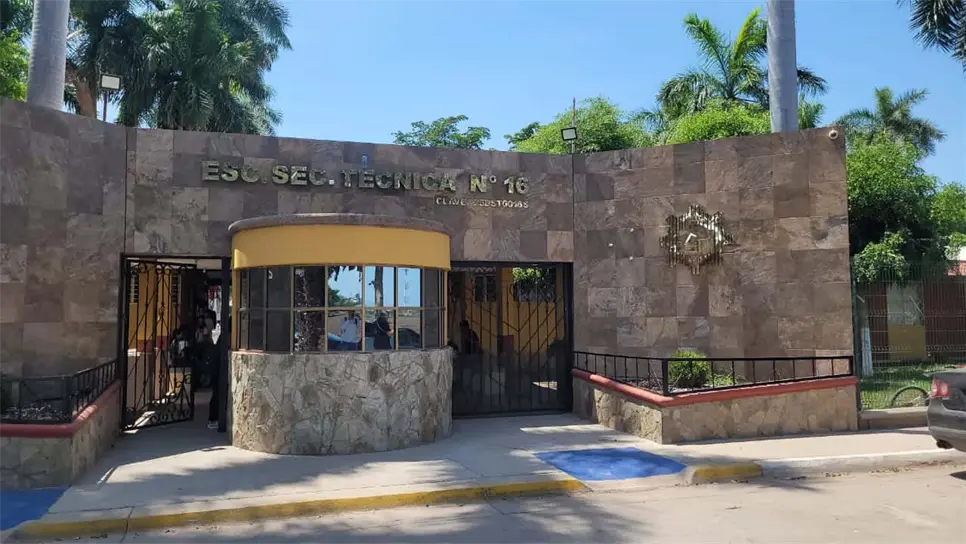 Los padres de familia han tenido que invertir de su propia bolsa para atender a la escuela. FOTO: Luz Noticias
