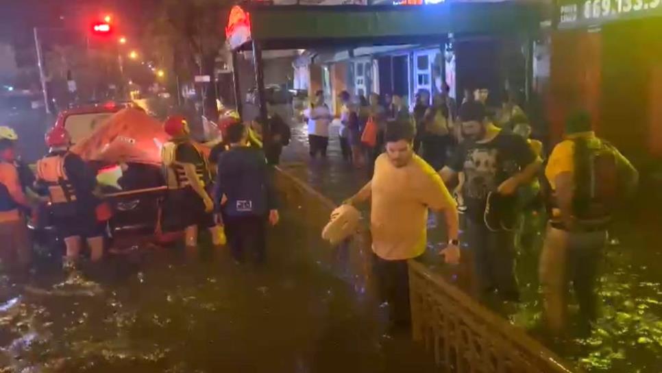 Tormenta en Mazatlán deja a 500 personas atrapadas en plazas comerciales y sus trabajos
