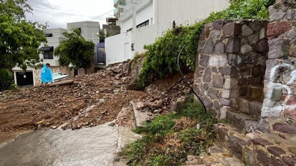 Lluvias en Mazatlán provocan un deslave en el cerro de La Nevaría 