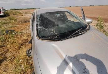Mujer sobrevive a volcadura cerca del ejido 20 de Noviembre Nuevo, en Ahome