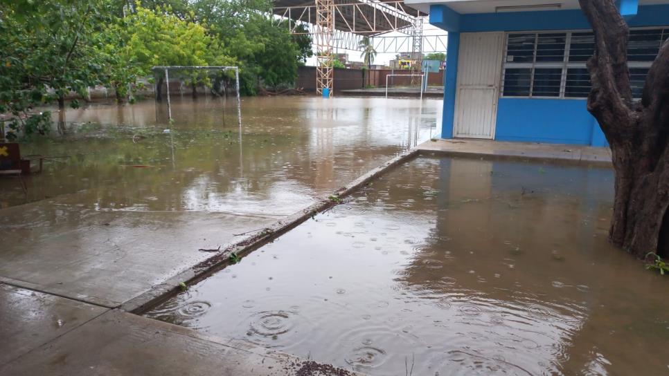 No hay suspensión oficial: sí hay clases en Mazatlán este jueves, pese a las lluvias